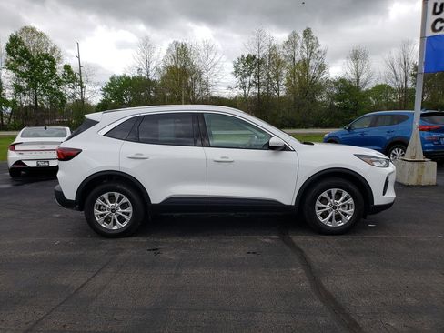 Used 2023 Ford Escape Active w/ Tech Pack #2 AWD/4WD image 4