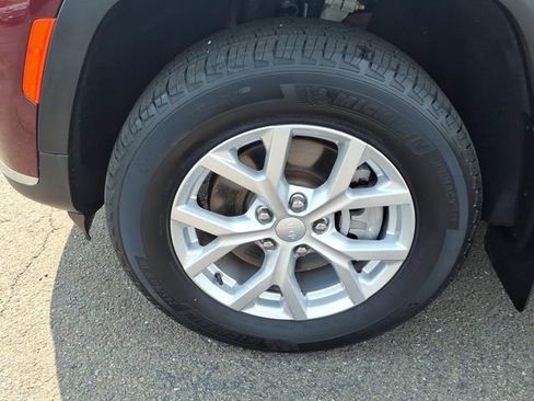 Certified 2023 Jeep Grand Cherokee L Limited AWD/4WD image 9