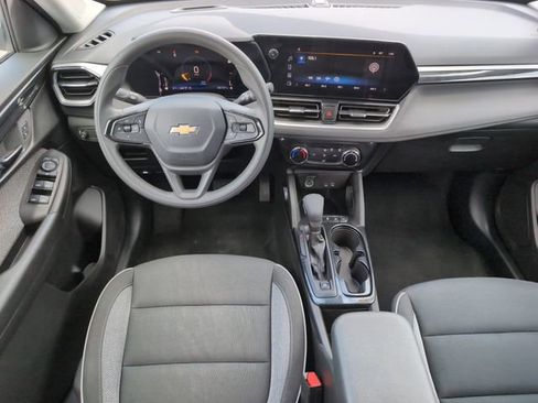 Used 2025 Chevrolet TrailBlazer LT AWD/4WD image 27