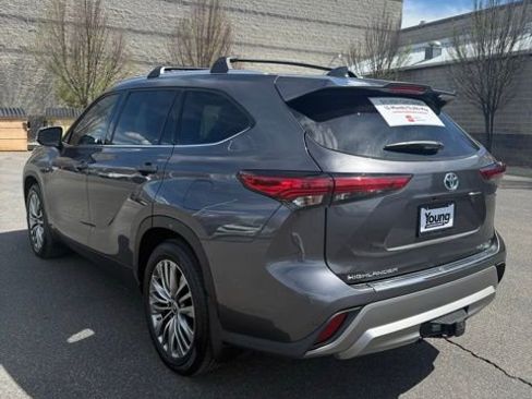 Certified 2021 Toyota Highlander Platinum AWD/4WD image 8