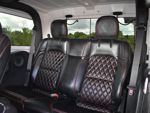 Used 2020 Jeep Wrangler Rubicon w/ LED Lighting Group AWD/4WD image 11