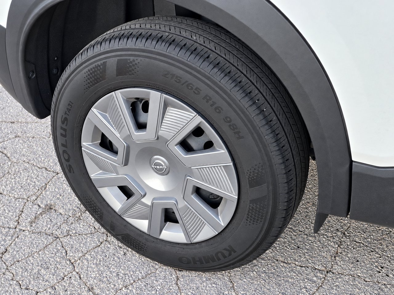 Used 2025 Nissan Kicks S FWD image 9
