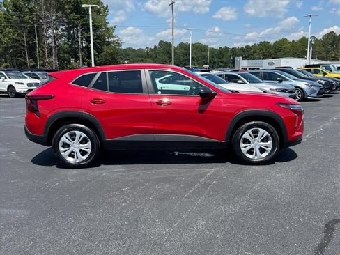 Used 2026 Chevrolet Trax LS FWD image 2