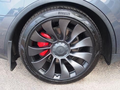Used 2022 Tesla Model Y Performance AWD/4WD image 9