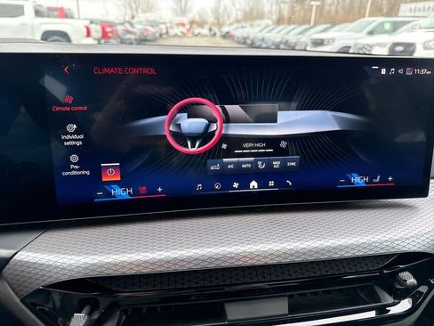 Used 2025 BMW 330i xDrive Sedan w/ Premium Package image 43