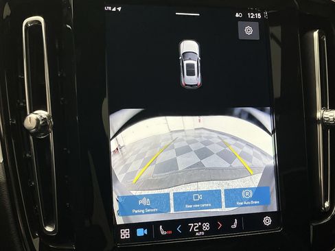 Used 2025 Volvo XC40 B5 Core image 6