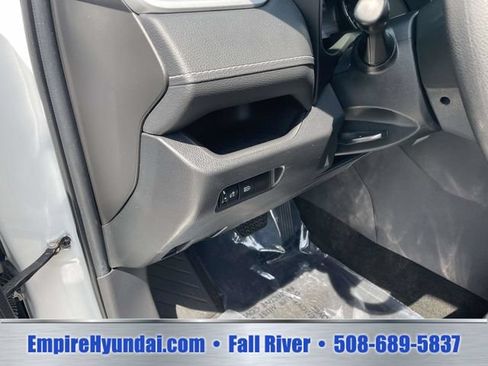 Used 2022 Toyota RAV4 LE AWD/4WD image 20
