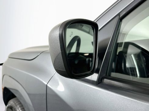 Used 2025 Nissan Frontier SV RWD image 16