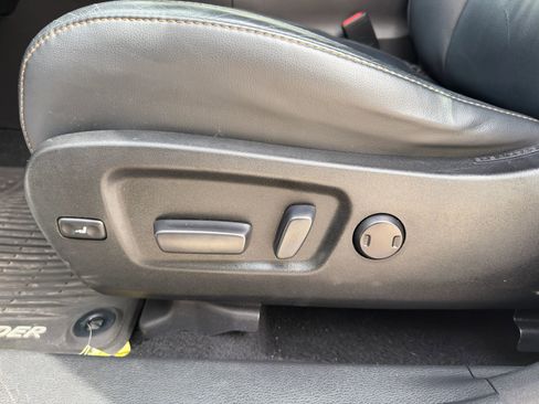 Used 2016 Toyota Highlander XLE image 25