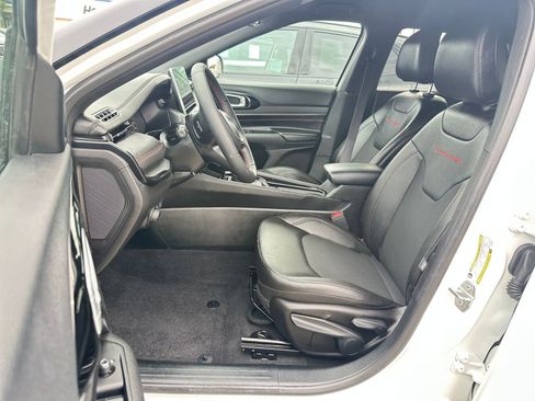 Used 2025 Jeep Compass Trailhawk w/ Trailer Tow Group image 36