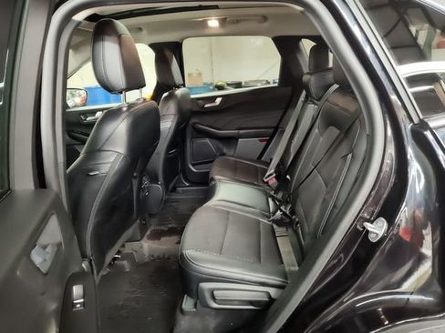 Used 2025 Ford Escape SE image 9