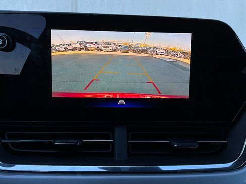 Used 2025 Chevrolet Trax LT image 30