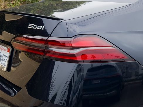 Used 2025 BMW 530i w/ M Sport Package image 6