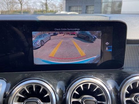 Used 2023 Mercedes-Benz GLB 250 4MATIC image 19