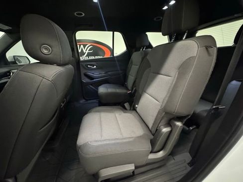 Used 2022 Chevrolet Traverse LT image 10