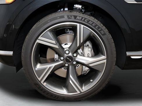 Certified 2025 Genesis GV80 3.5T Prestige AWD/4WD image 3