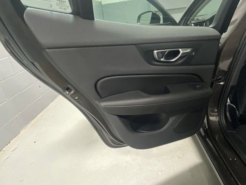 Used 2025 Volvo S60 B5 Core image 8