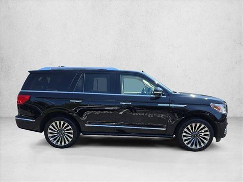 Used 2019 Lincoln Navigator Reserve w/ Cargo Package AWD/4WD image 4