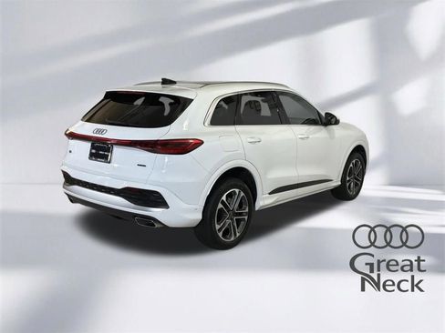 Used 2025 Audi Q5 Premium w/ Convenience Package AWD/4WD image 10
