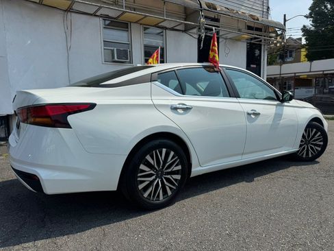 Used 2025 Nissan Altima 2.5 SV FWD image 4