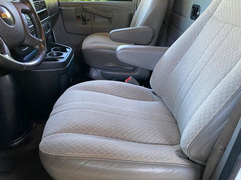 Used 2022 Chevrolet Express 2500 w/ Enhanced Convenience Package RWD image 26
