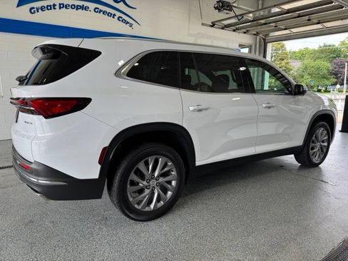 Used 2025 Buick Enclave Preferred FWD image 12