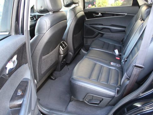 Used 2016 Kia Sorento EX FWD image 12