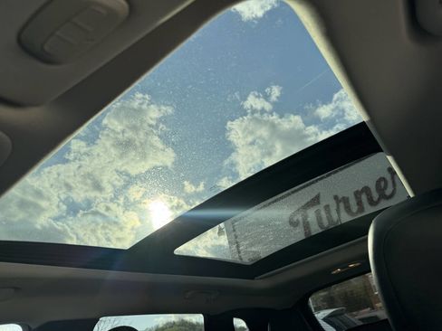 Used 2017 Jeep Cherokee Trailhawk w/ Comfort/Convenience Group AWD/4WD image 17