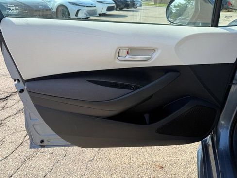 Used 2020 Toyota Corolla LE FWD image 19