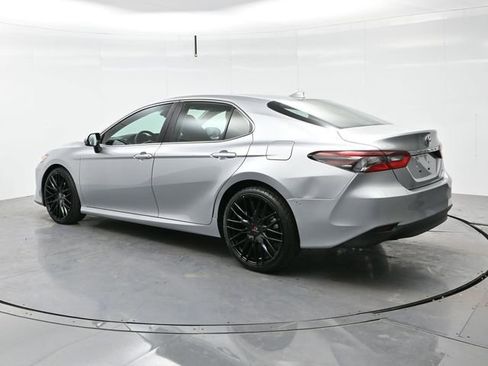 Used 2022 Toyota Camry LE image 5