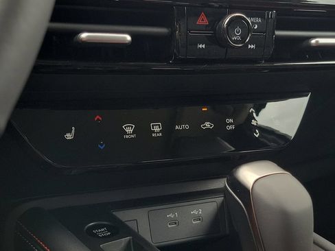 New 2026 Nissan Kicks SR w/ SR Premium Package AWD/4WD image 31