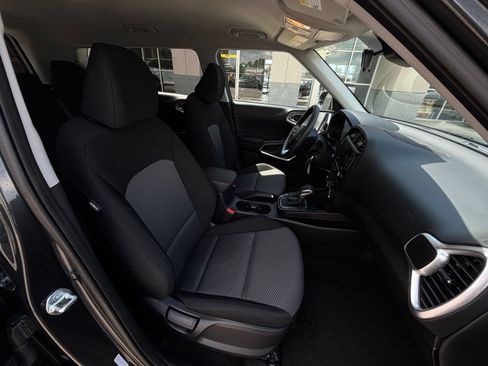 Used 2025 Kia Soul LX w/ LX Technology Package FWD image 34