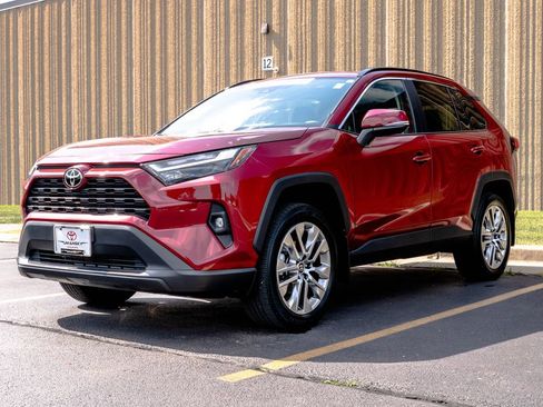 Used 2023 Toyota RAV4 XLE Premium AWD/4WD image 4