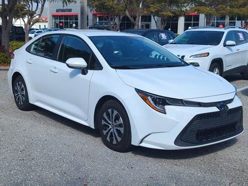 Used 2022 Toyota Corolla LE image 3