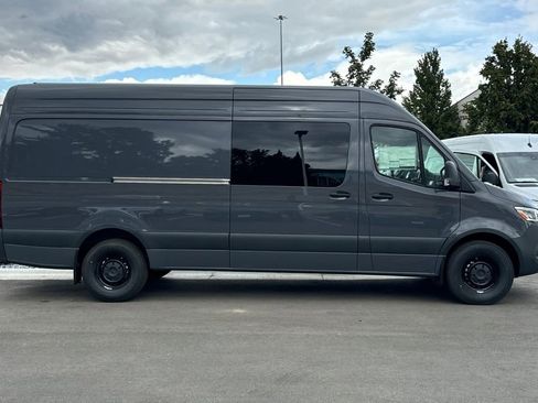 Used 2024 Mercedes-Benz Sprinter 2500 image 6