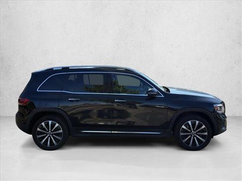 Used 2022 Mercedes-Benz GLB 250 4MATIC image 4