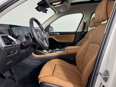 Used 2023 BMW X7 xDrive40i image 4