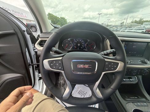 Used 2023 GMC Acadia Denali w/ Denali Ultimate Package AWD/4WD image 14