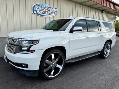 Used 2017 Chevrolet Suburban LT image 1