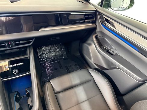 Certified 2024 Porsche Macan 4 Electric AWD/4WD image 21