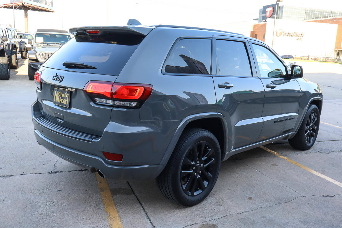 Used 2022 Jeep Grand Cherokee Laredo X RWD image 5