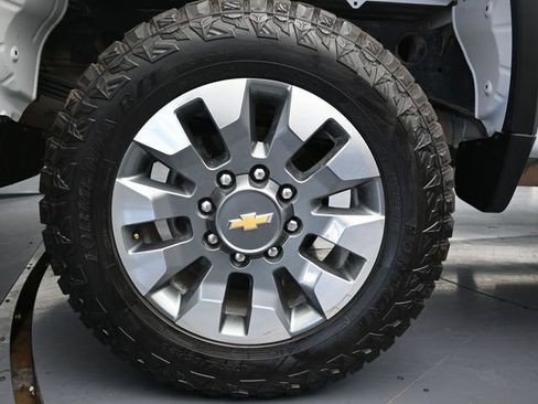 Used 2025 Chevrolet Silverado 2500 Custom w/ Custom Convenience Package AWD/4WD image 9