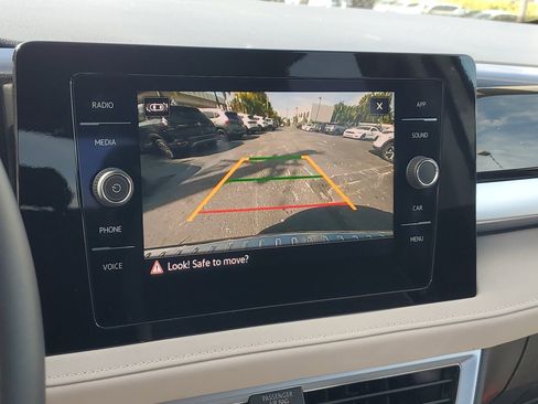 Used 2025 Volkswagen Taos SE image 24