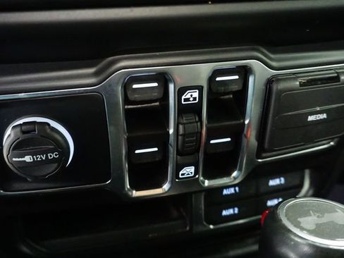 Certified 2022 Jeep Wrangler Unlimited Sahara w/ LED Lighting Group image 31