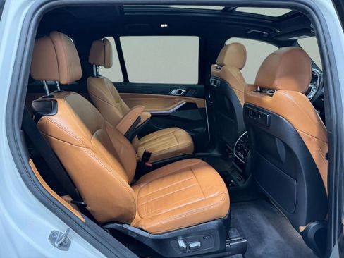 Used 2021 BMW X7 xDrive40i w/ Premium Package image 12