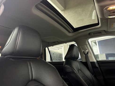 Used 2024 Toyota Highlander XLE FWD image 17