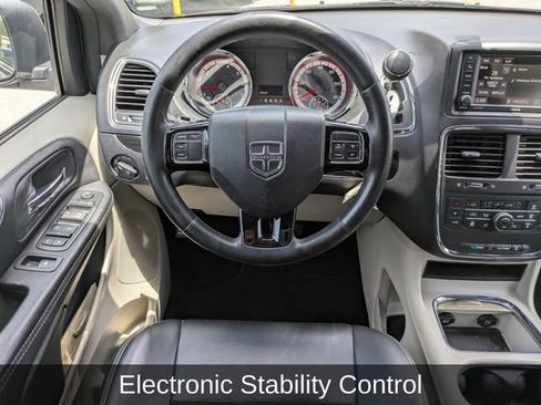Used 2016 Dodge Grand Caravan SXT FWD image 19