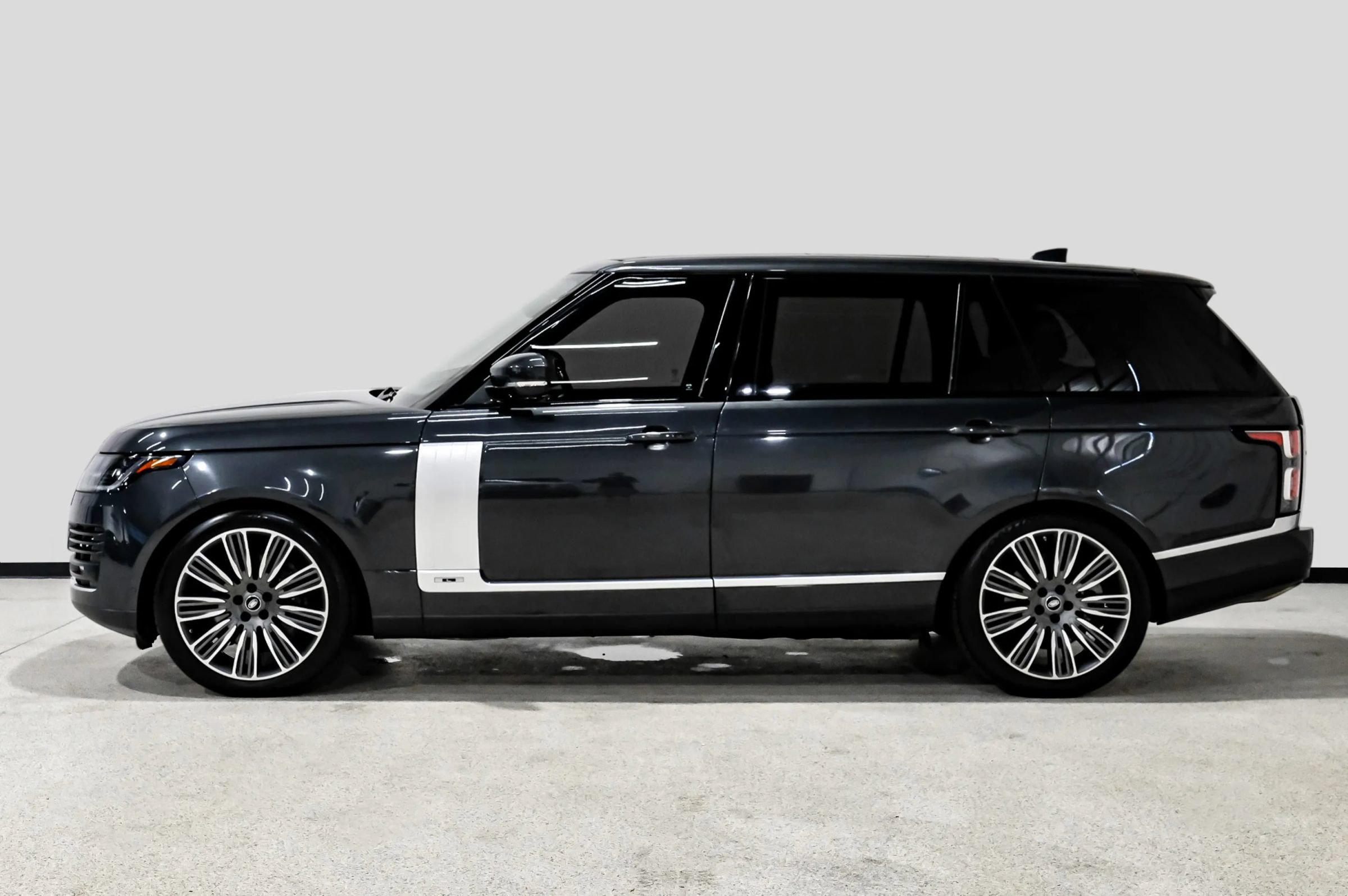 Used 2019 Land Rover Range Rover Long Wheelbase Supercharged AWD/4WD image 9