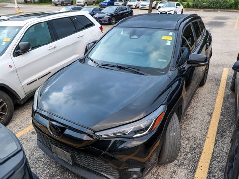Used 2023 Toyota Corolla Cross AWD Hybrid image 4