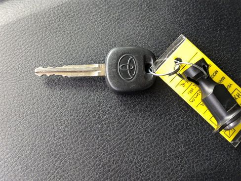 Used 2017 Toyota Tacoma SR image 32